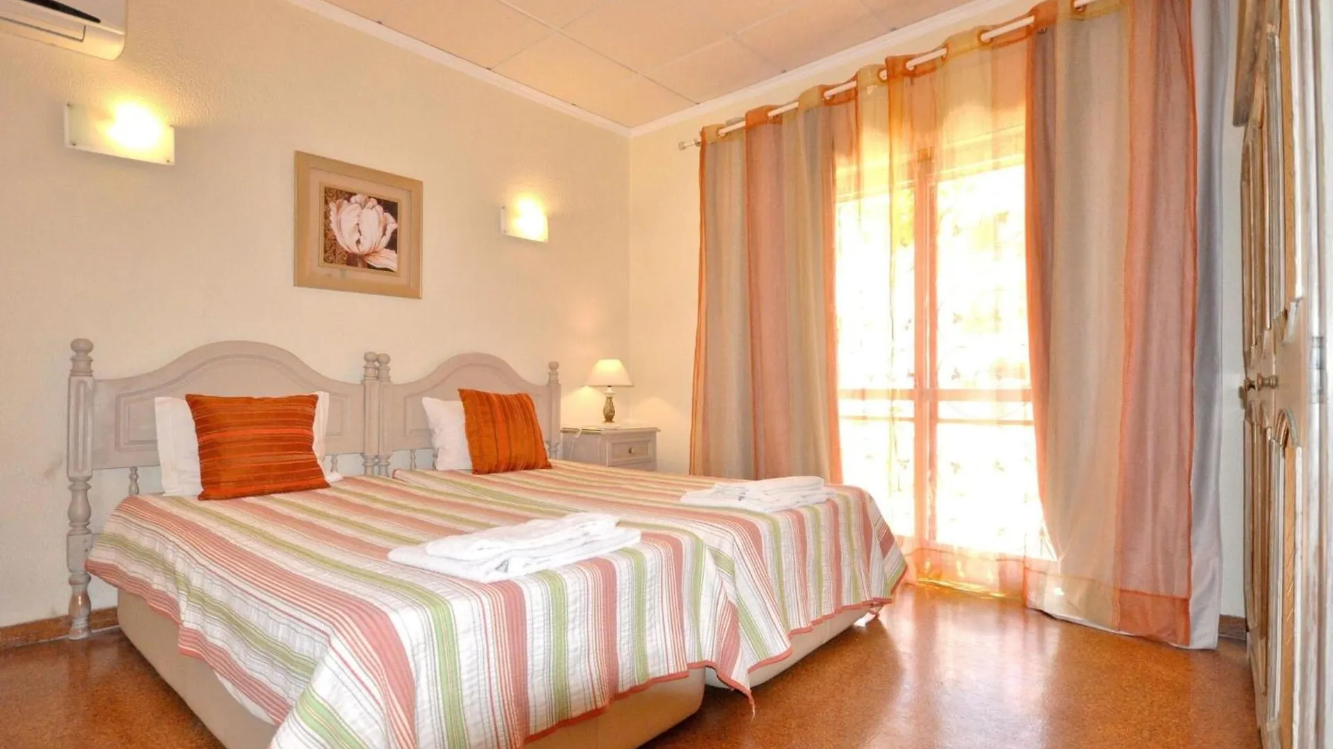Modern Holiday Home In Quarteira With Private Pool