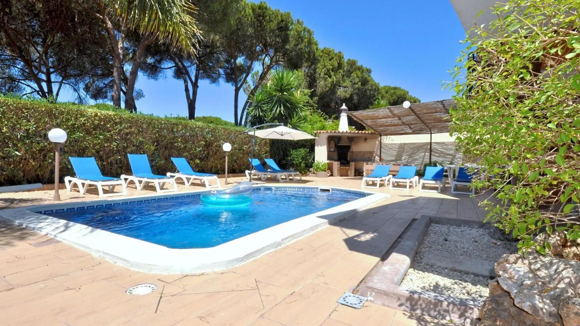 Modern Holiday Home In Quarteira With Private Pool
