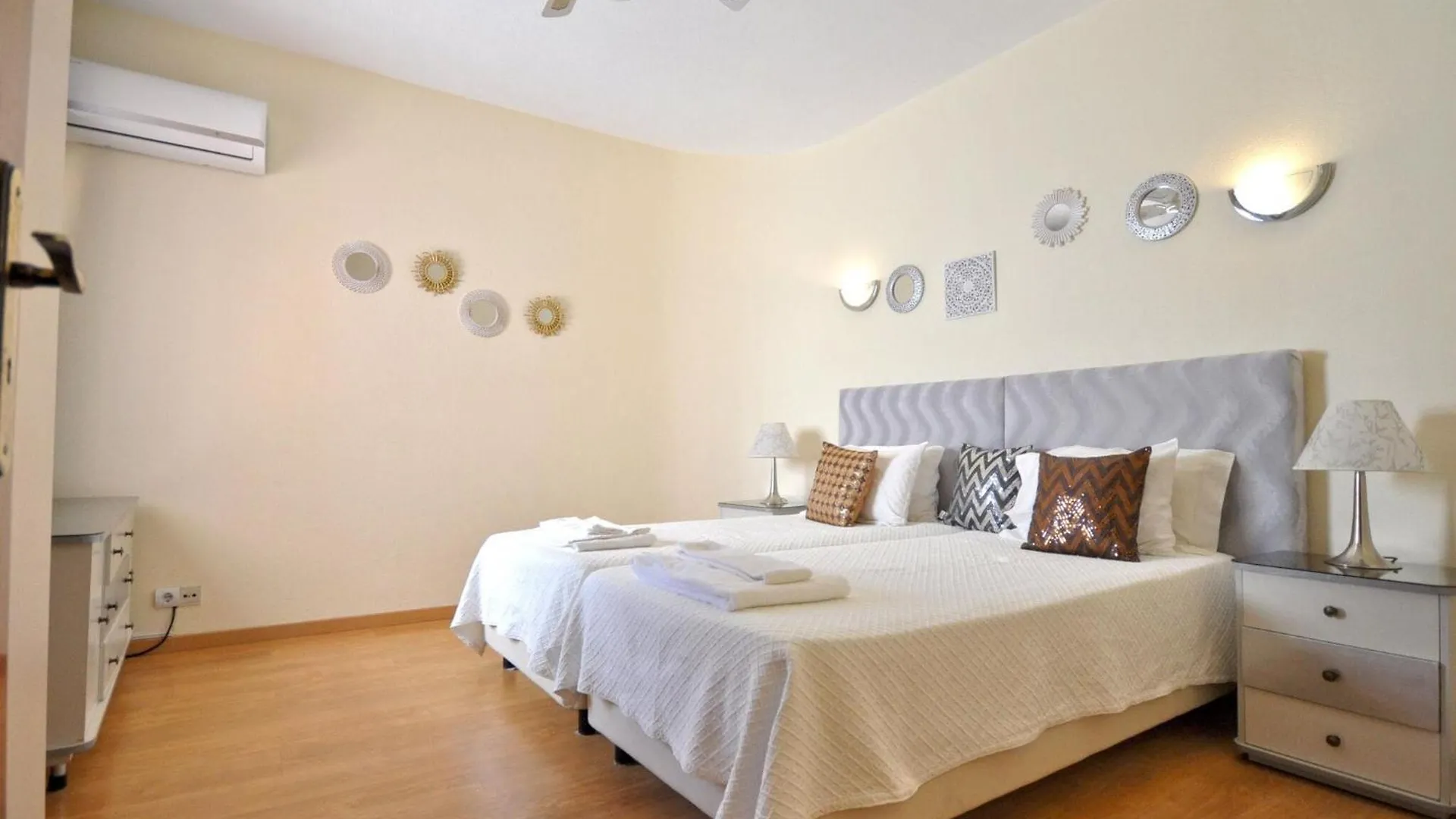 Modern Holiday Home In Quarteira With Private Pool